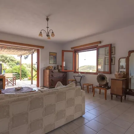 Overlooking Cheromilos * Nέα Στύρα