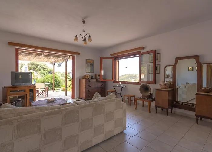 Overlooking Cheromilos * Nέα Στύρα