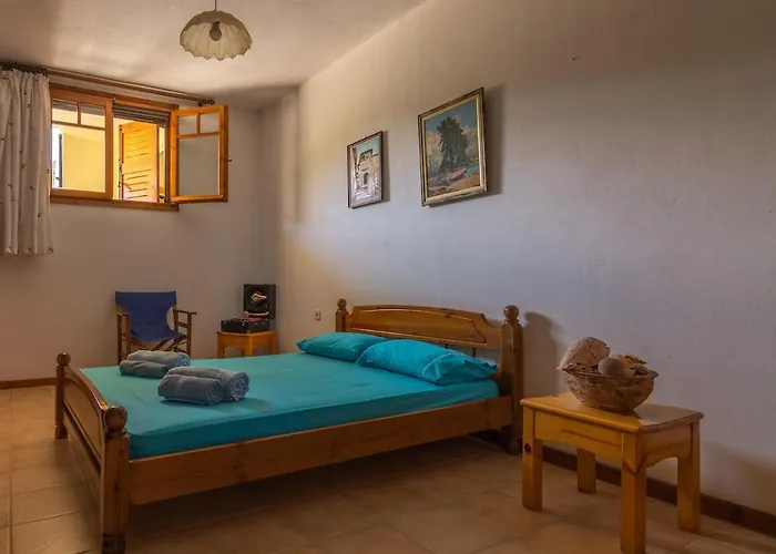 Overlooking Cheromilos * Nέα Στύρα