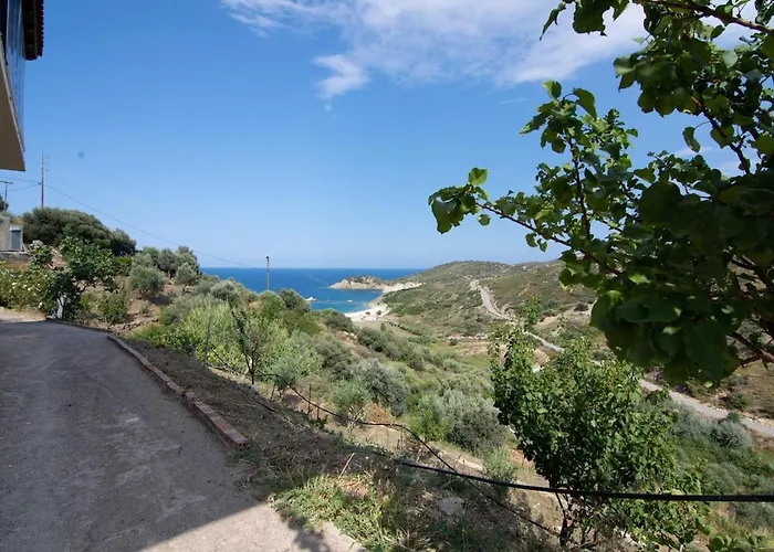 Overlooking Cheromilos * Nέα Στύρα